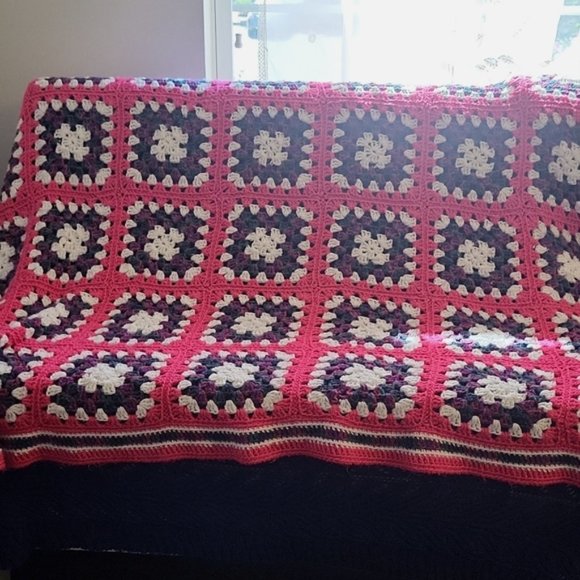 Vintage 1970's Large Pink and Purple Crochet Granny Square Afghan Blanket/throw - Picture 3 of 4